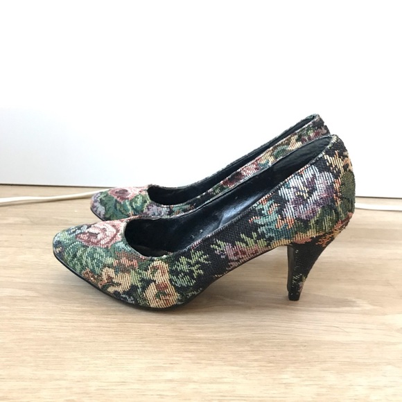 Aldo Kitten Heels - Picture 2 of 5